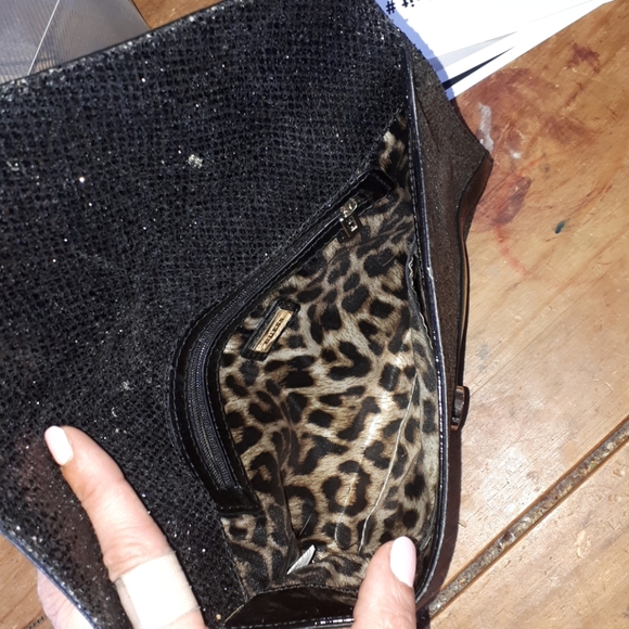 Guess clutch/wristlett - Picture 4 of 4